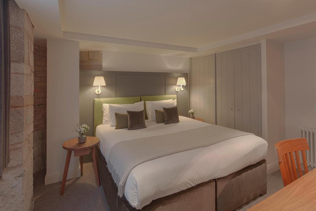 Cheval Old Town Chambers Aparthotel EDI Exterior foto A bedroom at The Swan Hotel