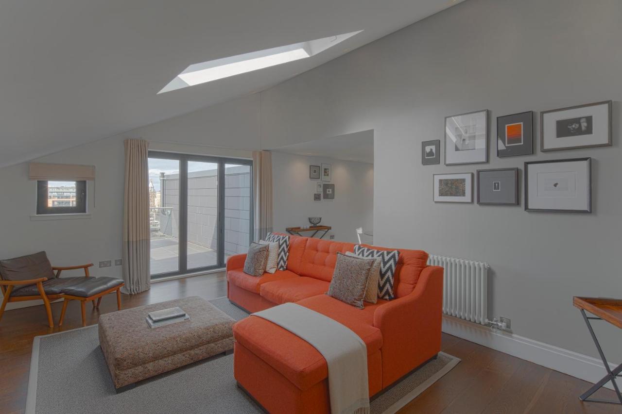 Cheval Old Town Chambers Aparthotel EDI Exterior foto A living room with a skylight