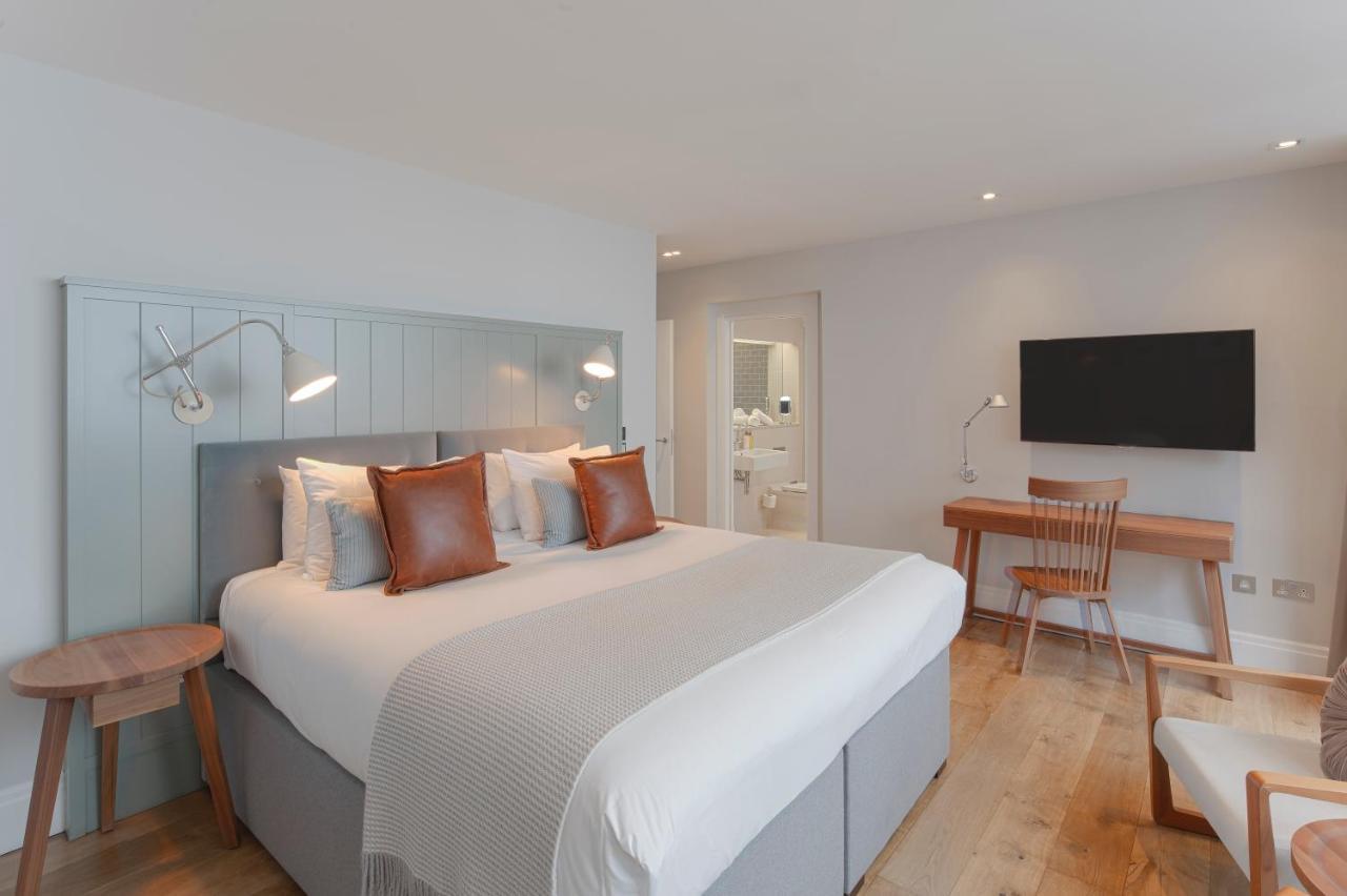Cheval Old Town Chambers Aparthotel EDI Exterior foto A bedroom at The Old Ship Hotel