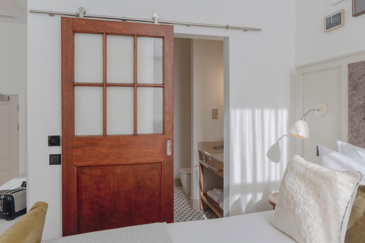 Cheval Old Town Chambers Aparthotel EDI Exterior foto A sliding door