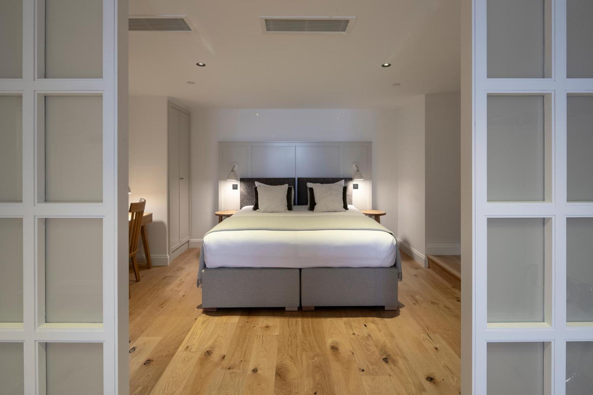 Cheval Old Town Chambers Aparthotel EDI Exterior foto A bedroom at the hotel