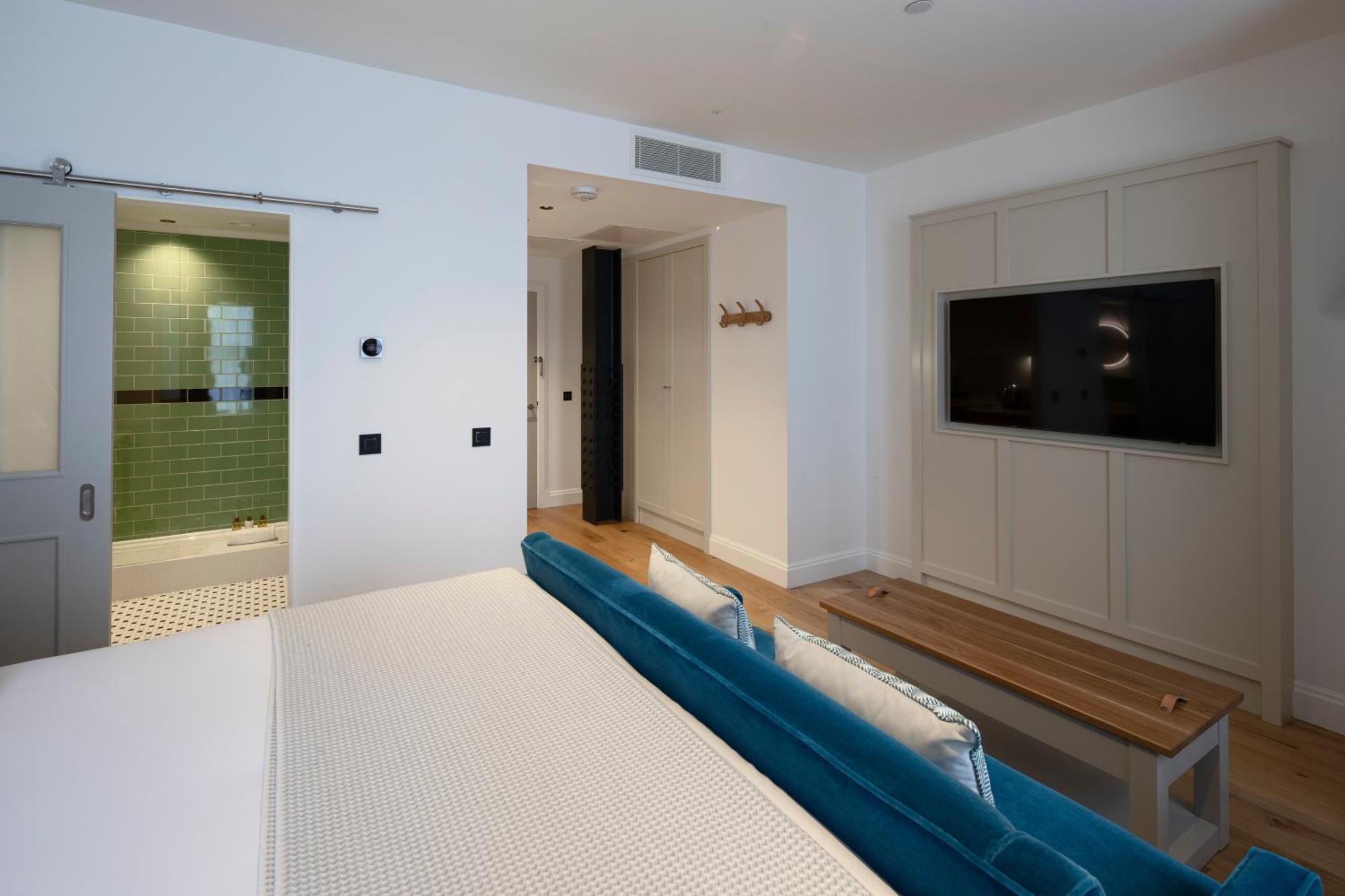 Cheval Old Town Chambers Aparthotel EDI Exterior foto A room at the hotel