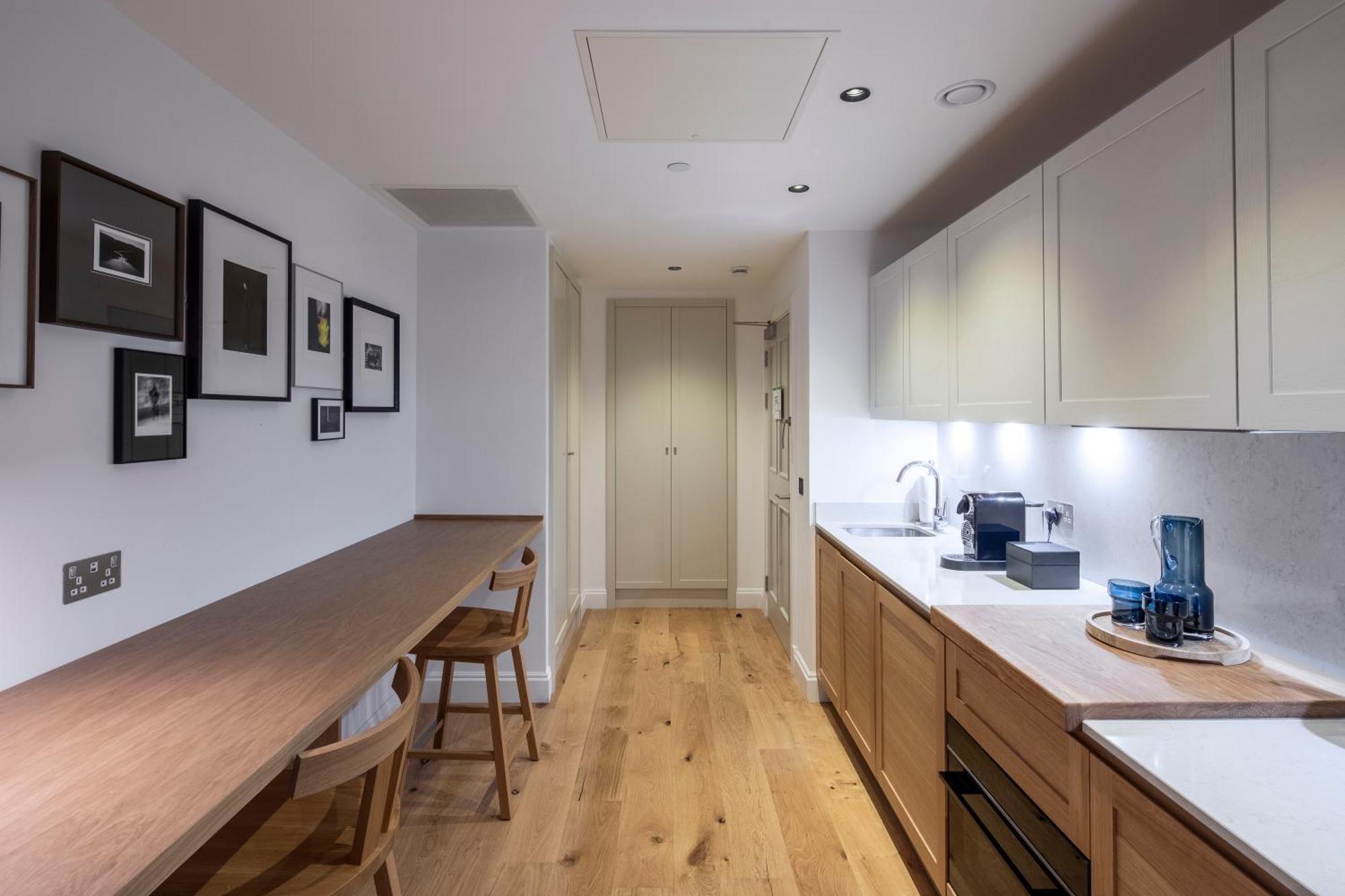 Cheval Old Town Chambers Aparthotel EDI Exterior foto A kitchen at the London Design School