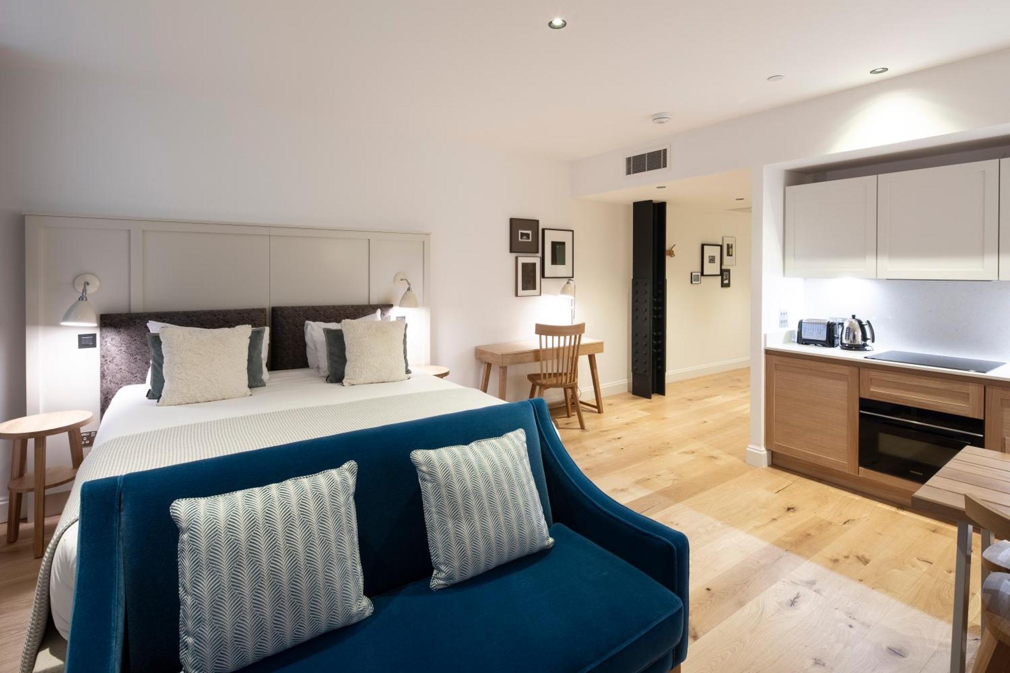 Cheval Old Town Chambers Aparthotel EDI Exterior foto A typical studio apartment